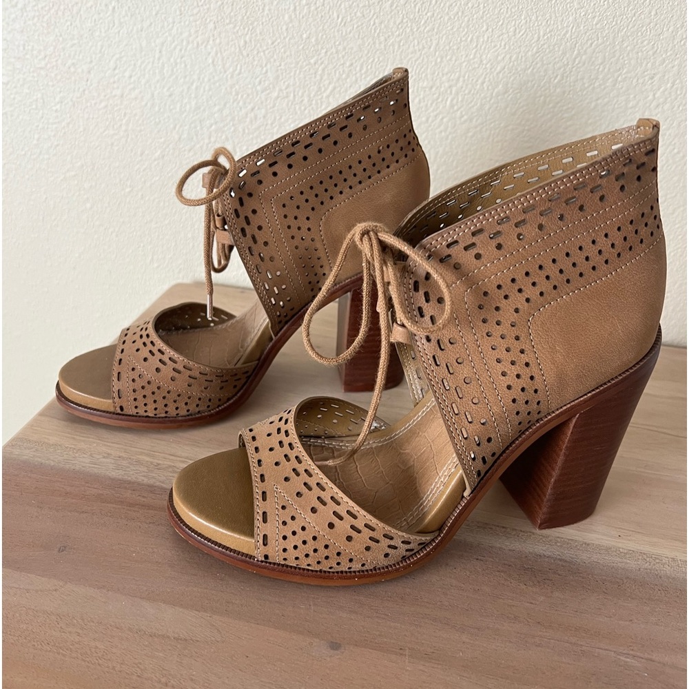 Gianni Bini heels size 7.5